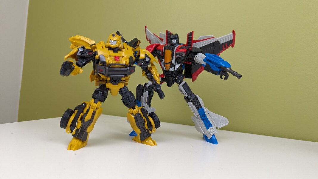 Image Of Reactive Starscream And Bumblebee 2 Pack In Hand From Transformers Game Toys  (1 of 12)